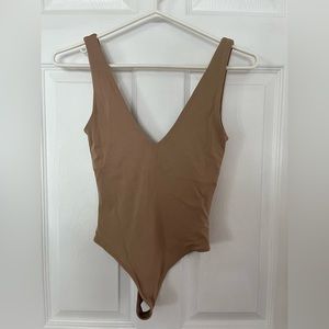 Babaton Deep-V Bodysuit​​